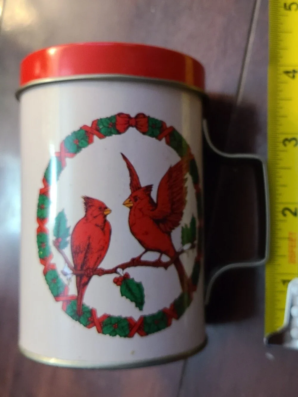 Vintage Tin Christmas Salt and Pepper Shakers - Red Cardinals 4